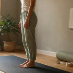 Le yoga pour débutant : posture montagne sur tapis